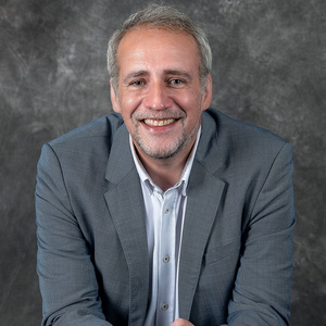 Ian Mizon  photo