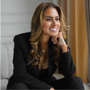 Nadia Raphael image