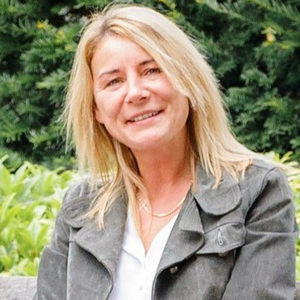 Elizabeth Mills photo