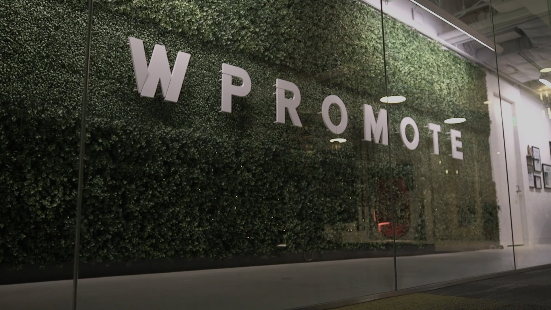 From Flash Sales To Long-Term Loyalty: Turning Holiday Buyers Into Year-Round Customers image